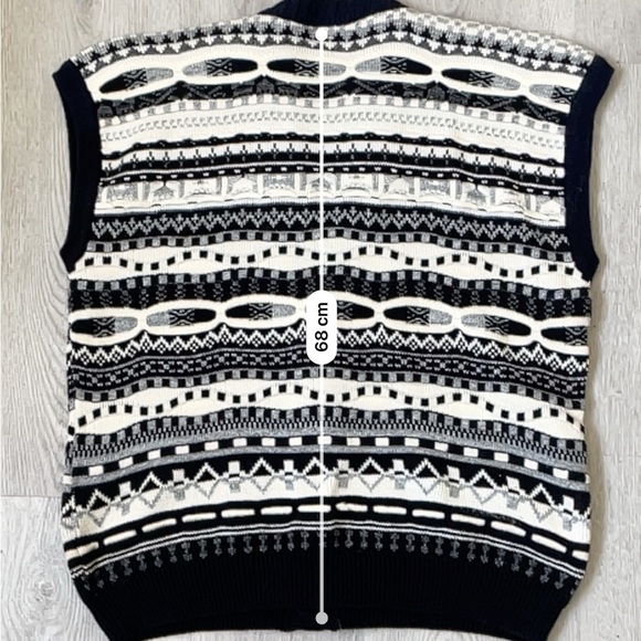 Vintage 3D Textured Knit Sweater Vest - Picture 6 of 8